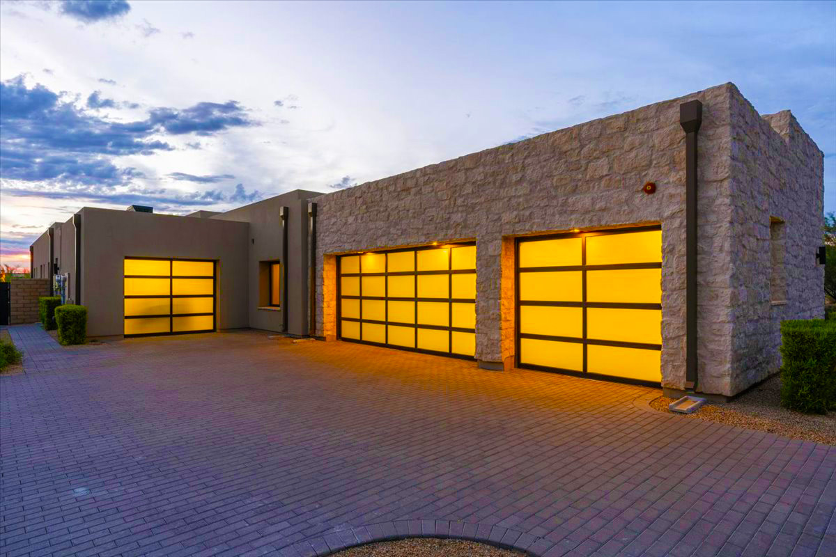 Photo of a property in North Scottsdale's White Horse, developed by Camelot Homes.