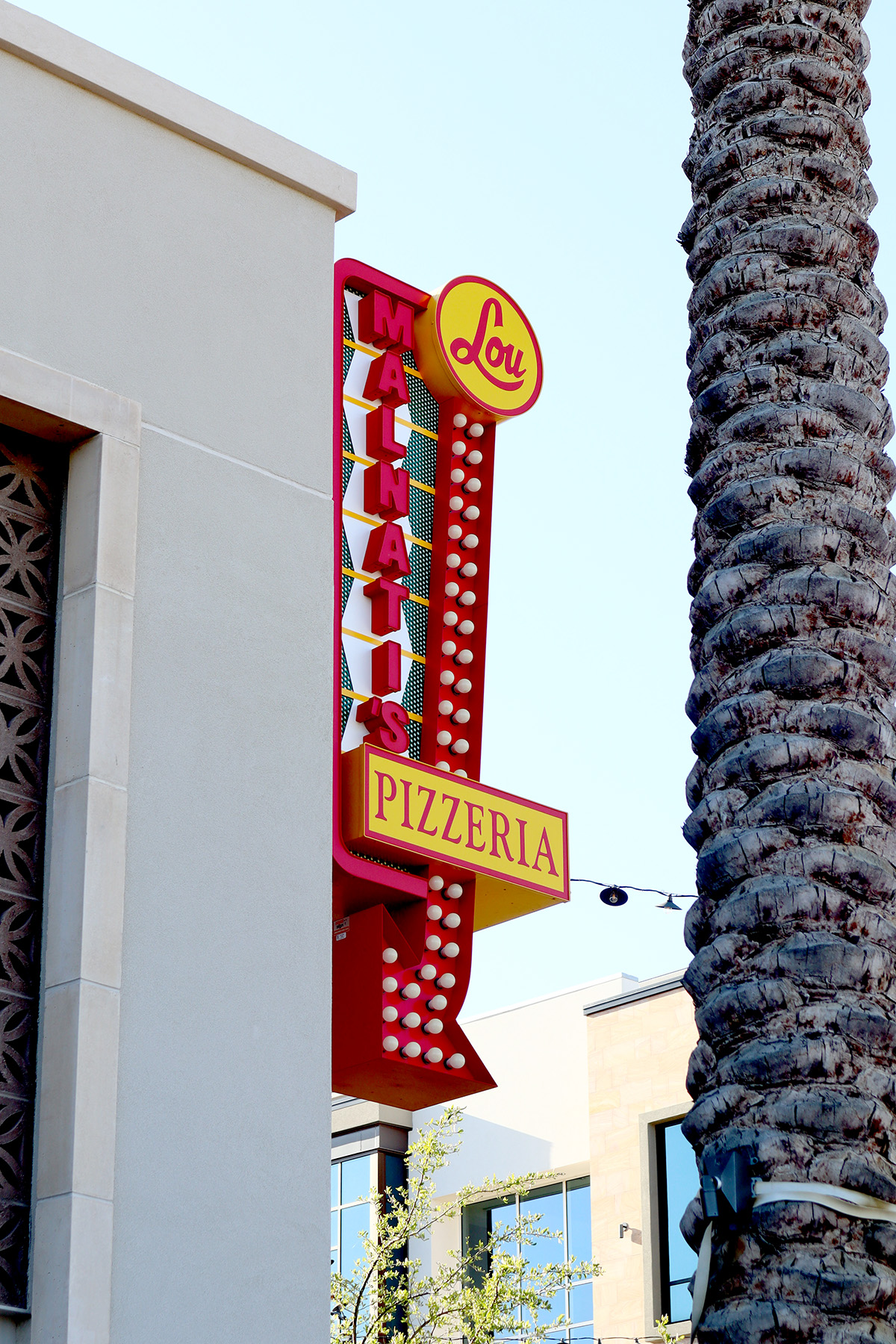 Lou Malnati's Pizzeria at Chauncey Lane.
