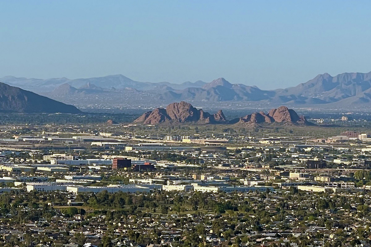 A photo of the valley of Greater Phoenix.