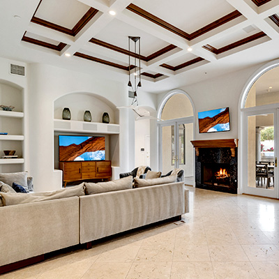 The great room of a home for sale in Cave Creek, Arizona.