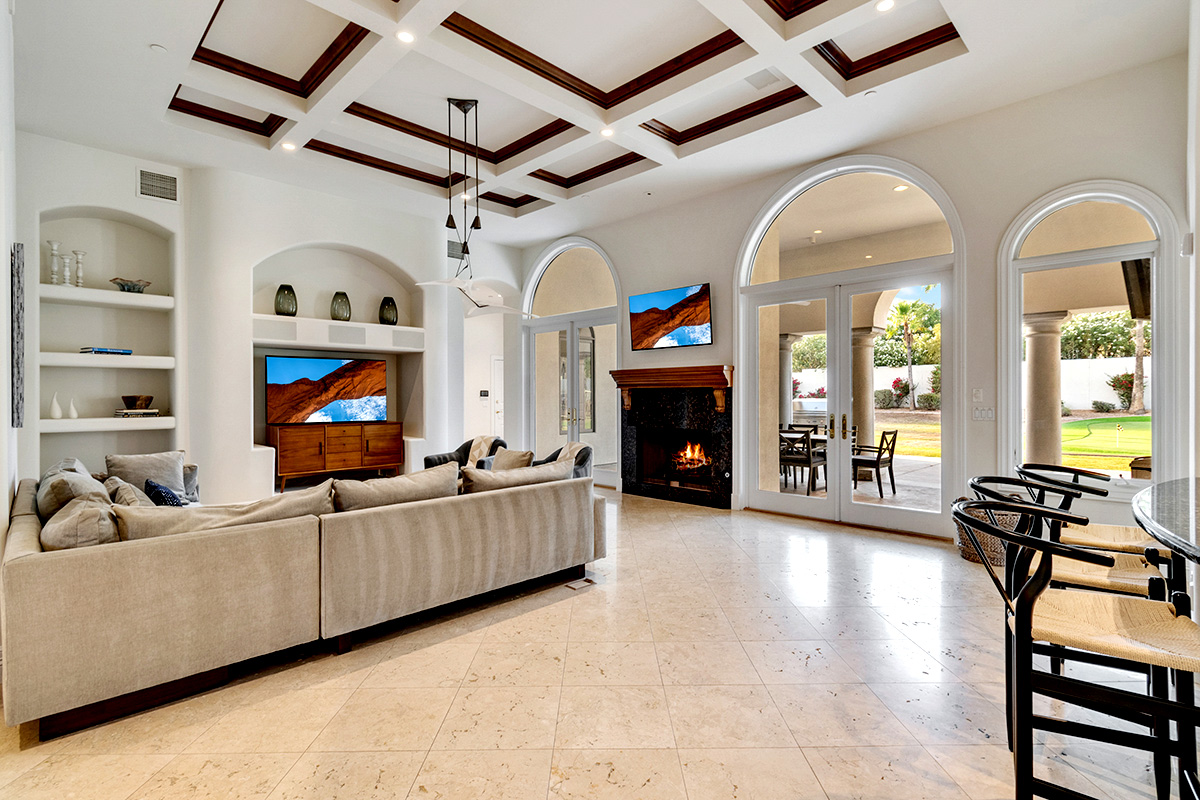 The great room of a home for sale in Cave Creek, Arizona.